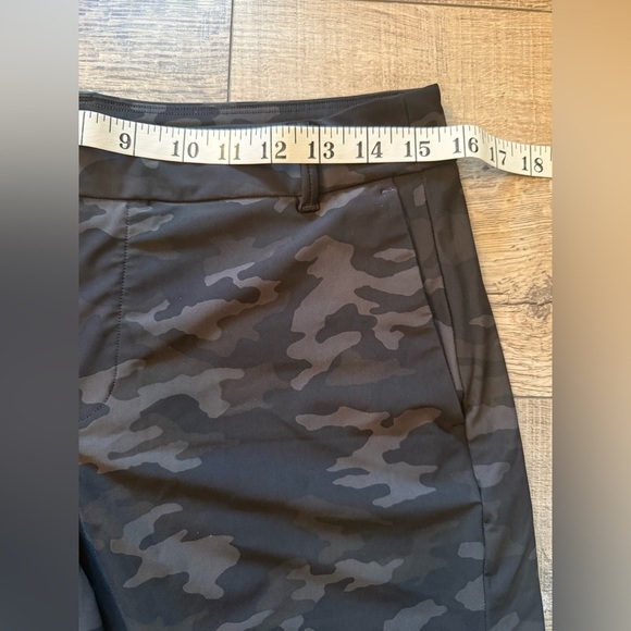 Spanx Sunshine Shorts Medium Black Camouflage 6 inch - Picture 6 of 6